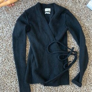 Aritzia Wilfred black cashmere wrap sweater xs